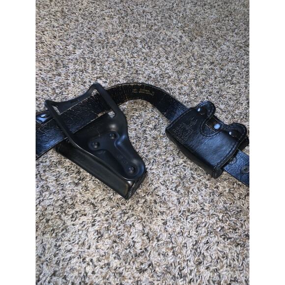 1921 Dutyman 32” w/ Safariland Thumbsnap Glock17 Holster & Model 079 Mag Pouch - Picture 5 of 9